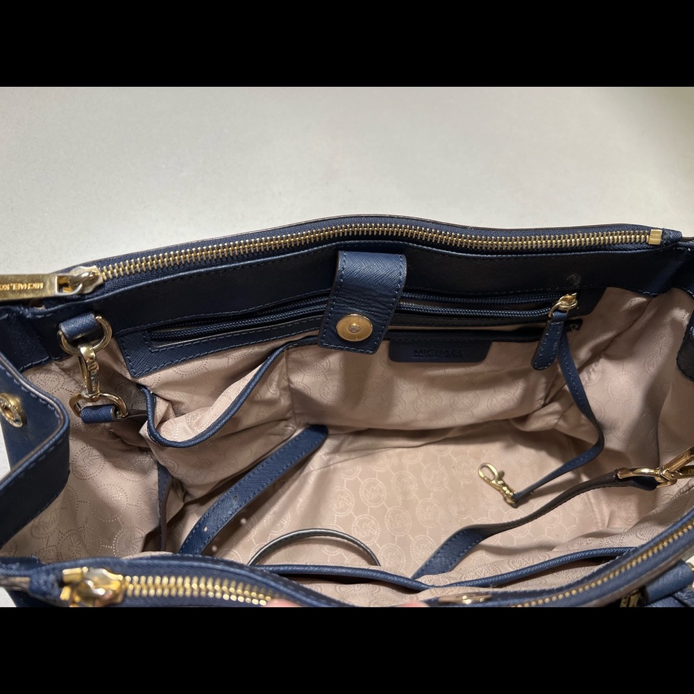 Michael Kors Saffiano Leather Bag - Picture 5 of 12